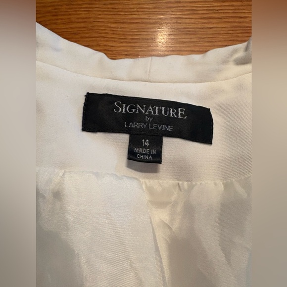 COPY - Signature by Larry Levine White Short Sleeve Peplum Blazer - Picture 2 of 6